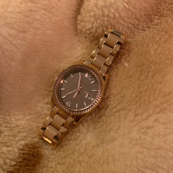 FOSSIL ROSE GOLD WATCH - Picture 2 of 5